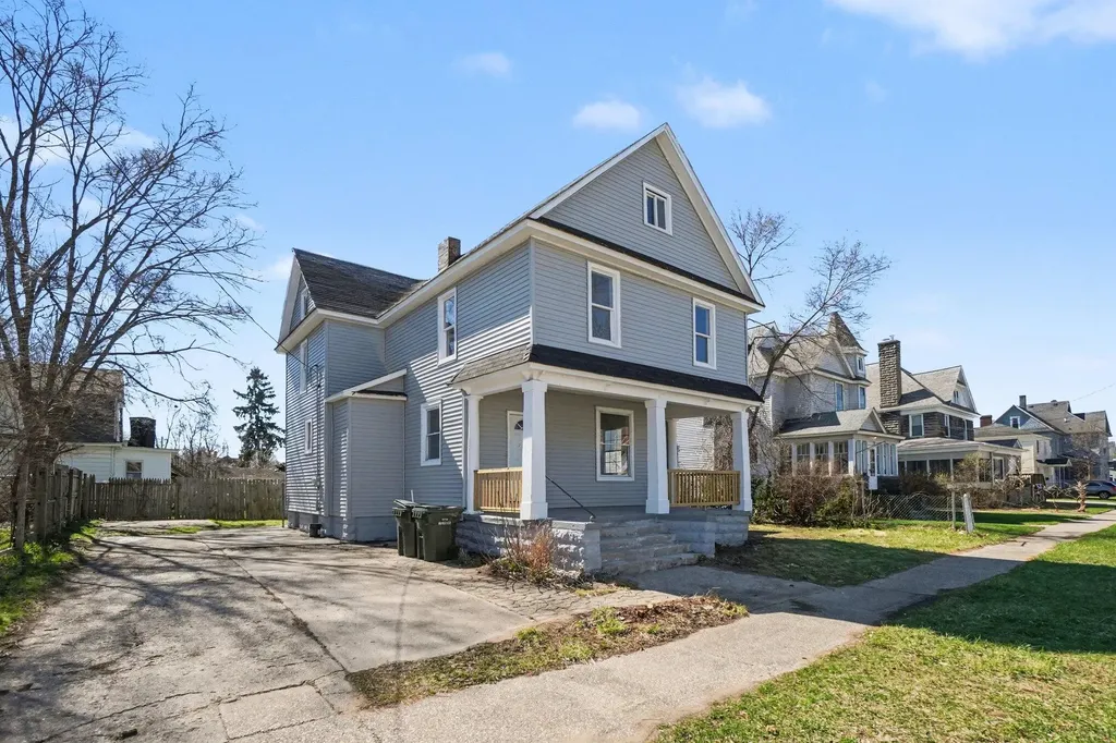 143 Delaware Avenue Muskegon City MI 49442