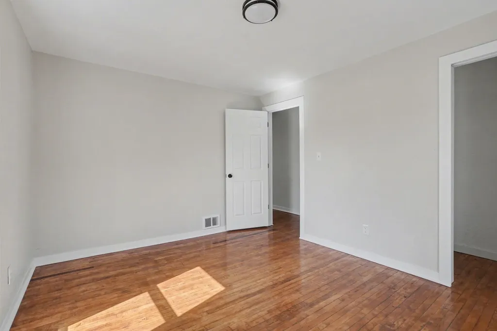 143 Delaware Avenue Muskegon City MI 49442