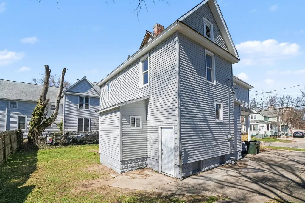 143 Delaware Avenue Muskegon City MI 49442