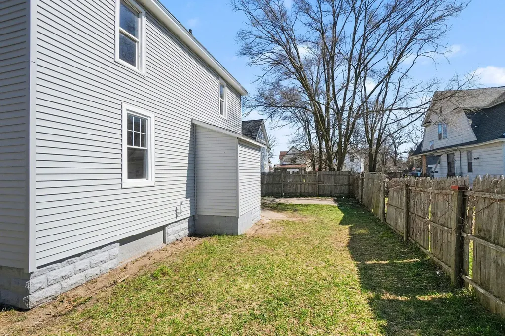 143 Delaware Avenue Muskegon City MI 49442