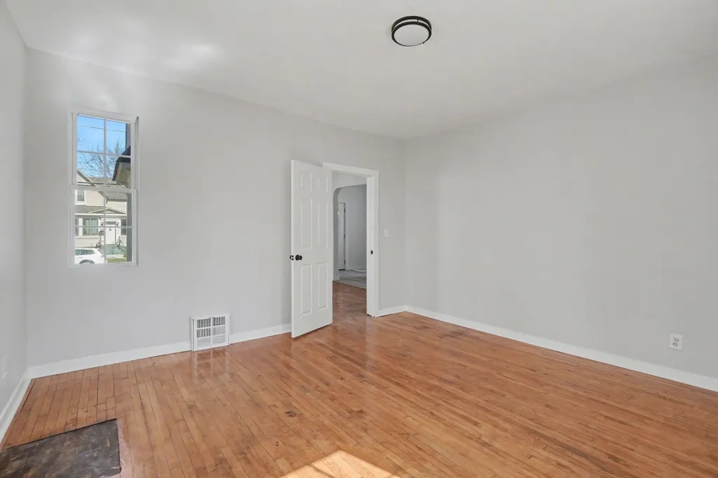 143 Delaware Avenue Muskegon City MI 49442