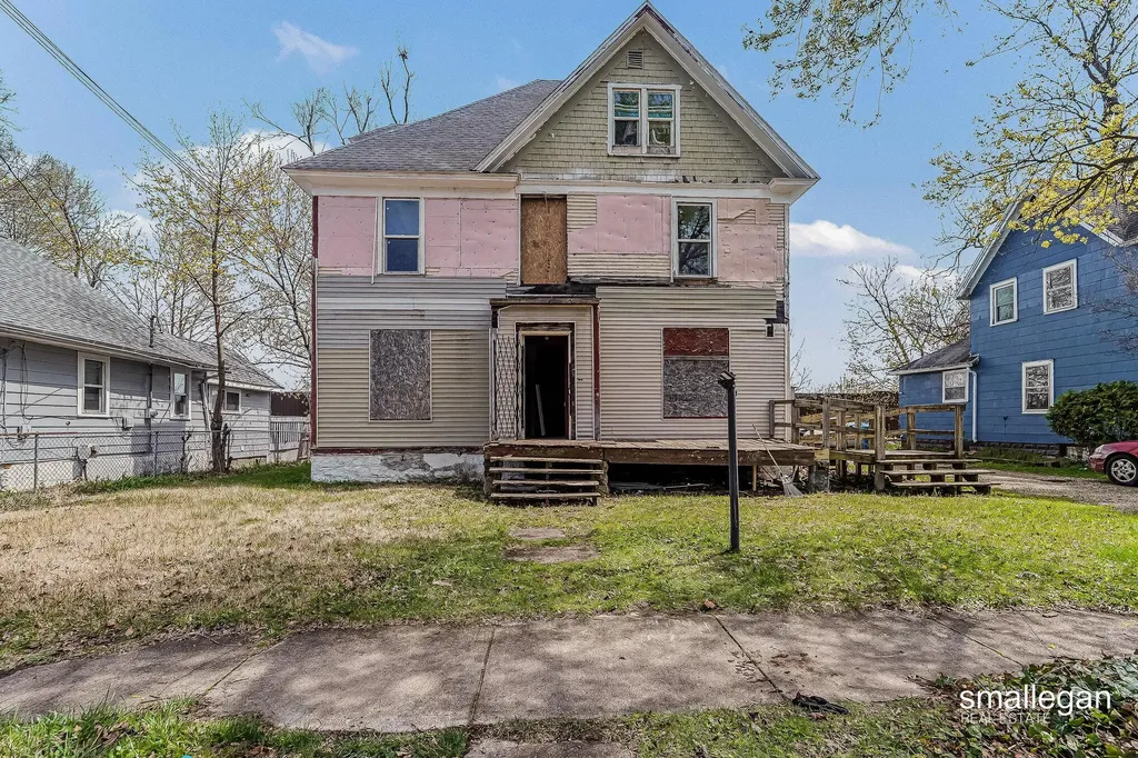 821 Clarence Street Kalamazoo City MI 49001