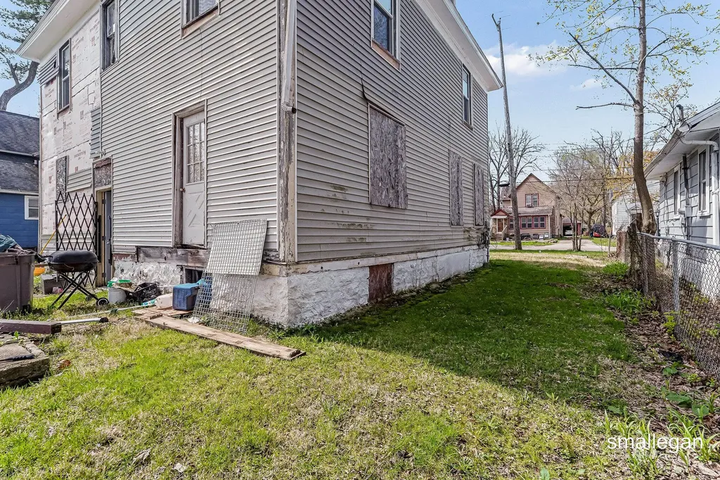 821 Clarence Street Kalamazoo City MI 49001