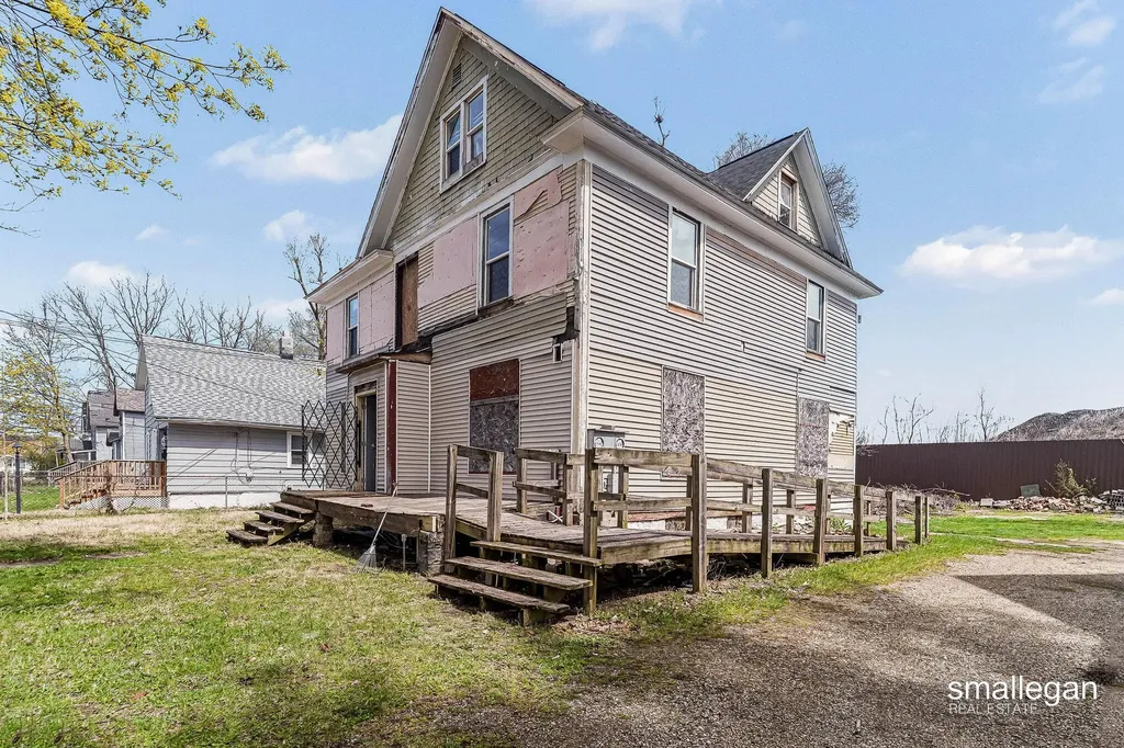 821 Clarence Street Kalamazoo City MI 49001