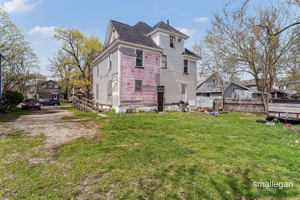 821 Clarence Street Kalamazoo City MI 49001