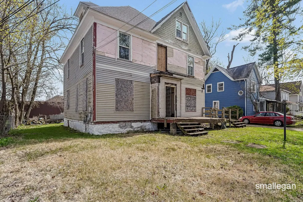 821 Clarence Street Kalamazoo City MI 49001