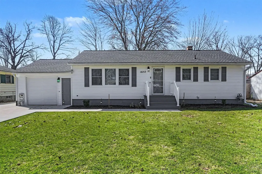 1657 Leif Avenue Norton Shores City MI 49441