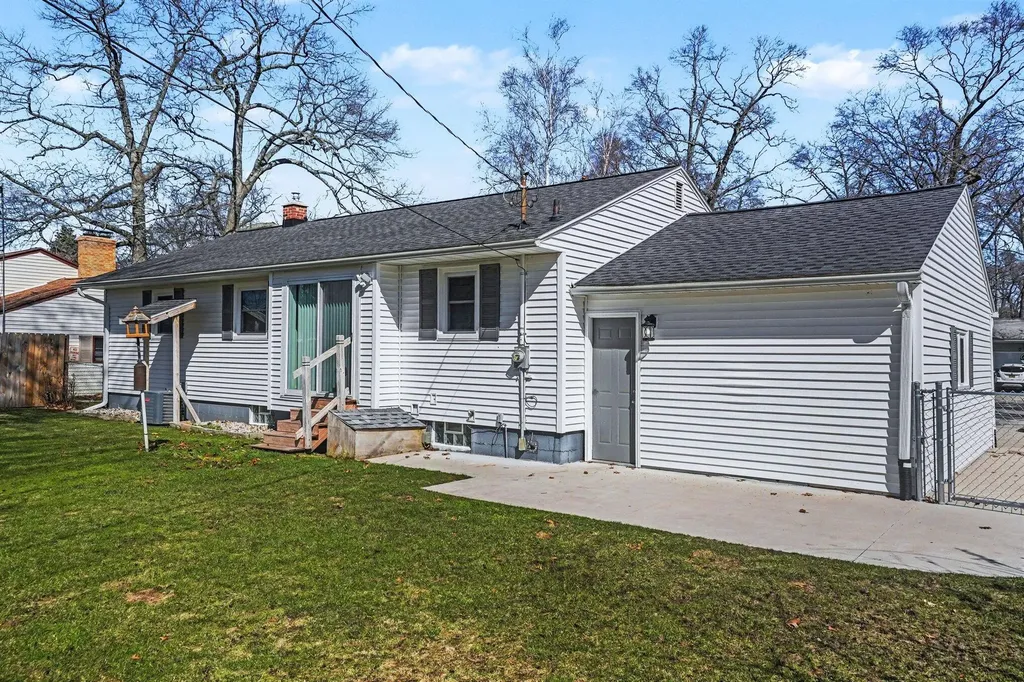 1657 Leif Avenue Norton Shores City MI 49441