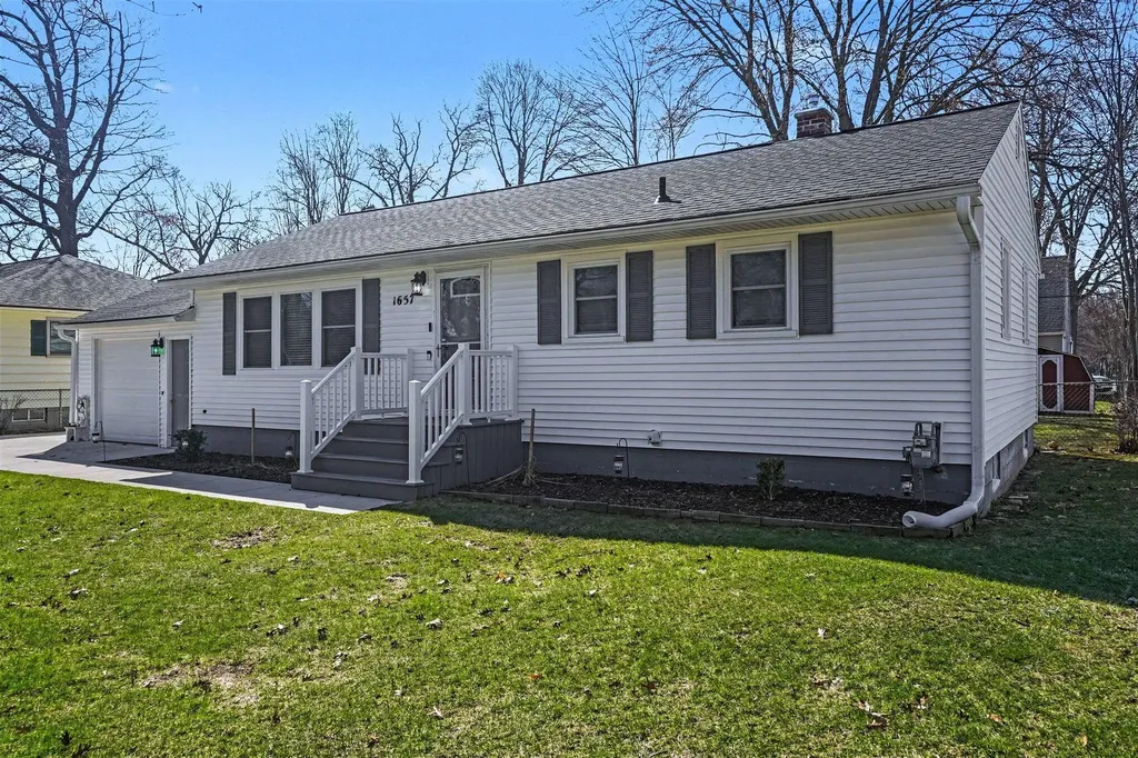 1657 Leif Avenue Norton Shores City MI 49441