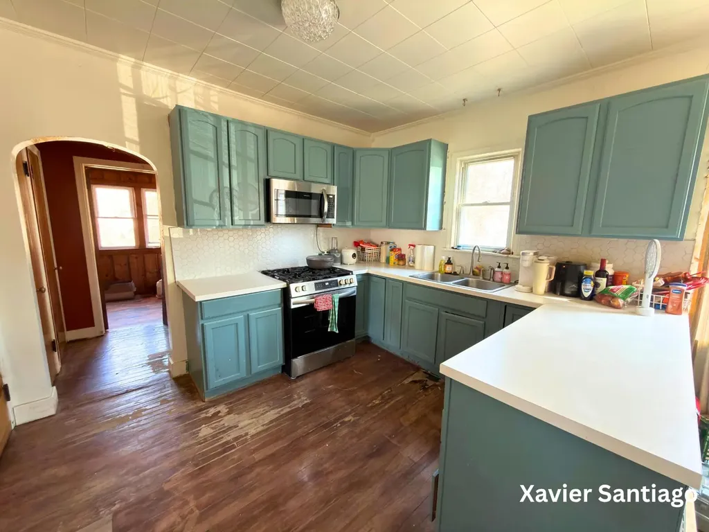 1128 Emerald Avenue NE Grand Rapids City MI 49503