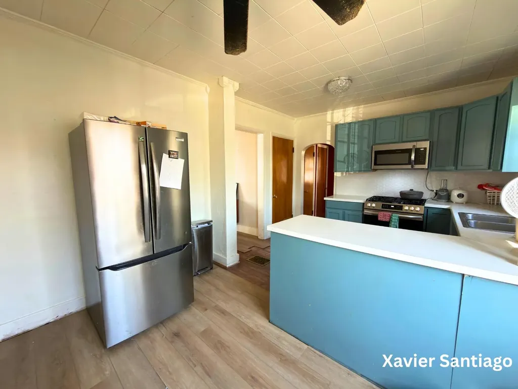 1128 Emerald Avenue NE Grand Rapids City MI 49503