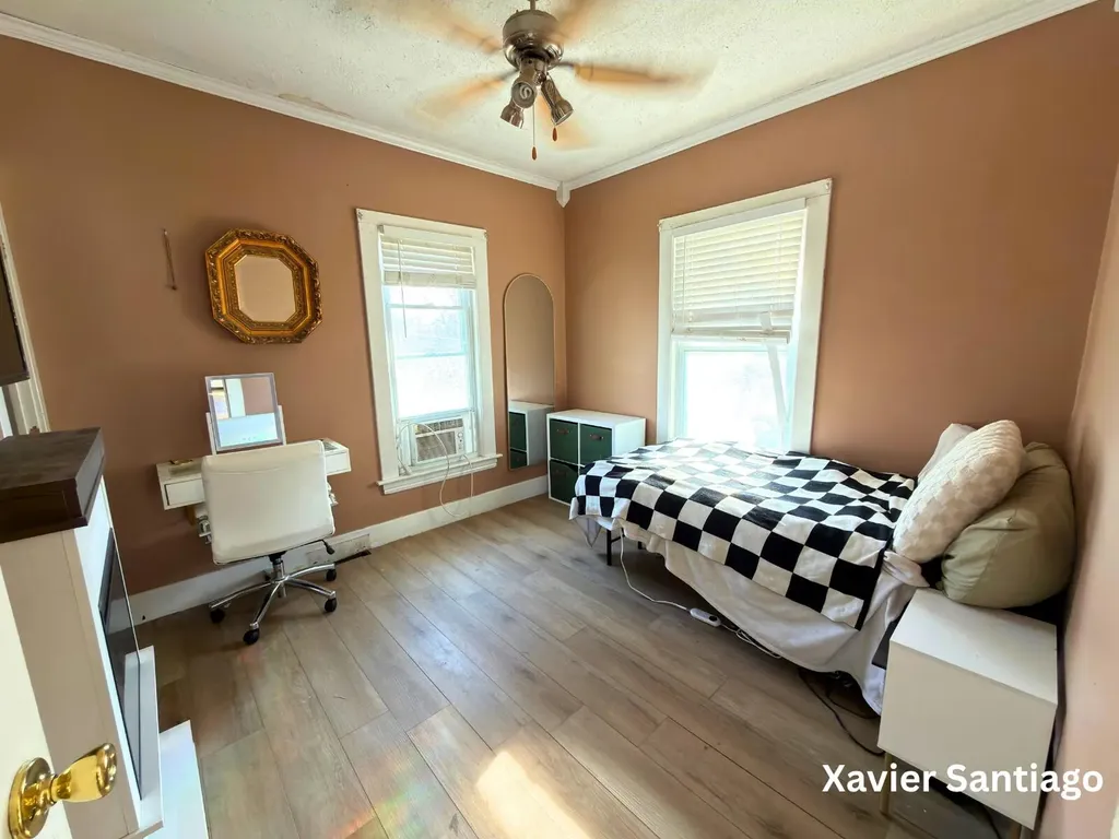 1128 Emerald Avenue NE Grand Rapids City MI 49503