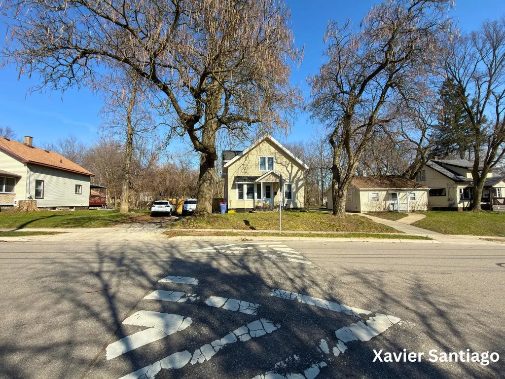 1128 Emerald Avenue NE Grand Rapids City MI 49503