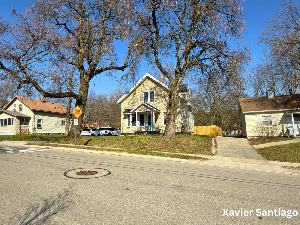 1128 Emerald Avenue NE Grand Rapids City MI 49503