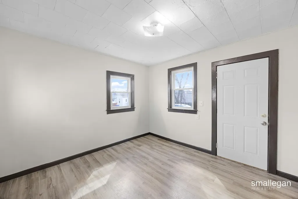 1010 Alpine Avenue NW Grand Rapids City MI 49504
