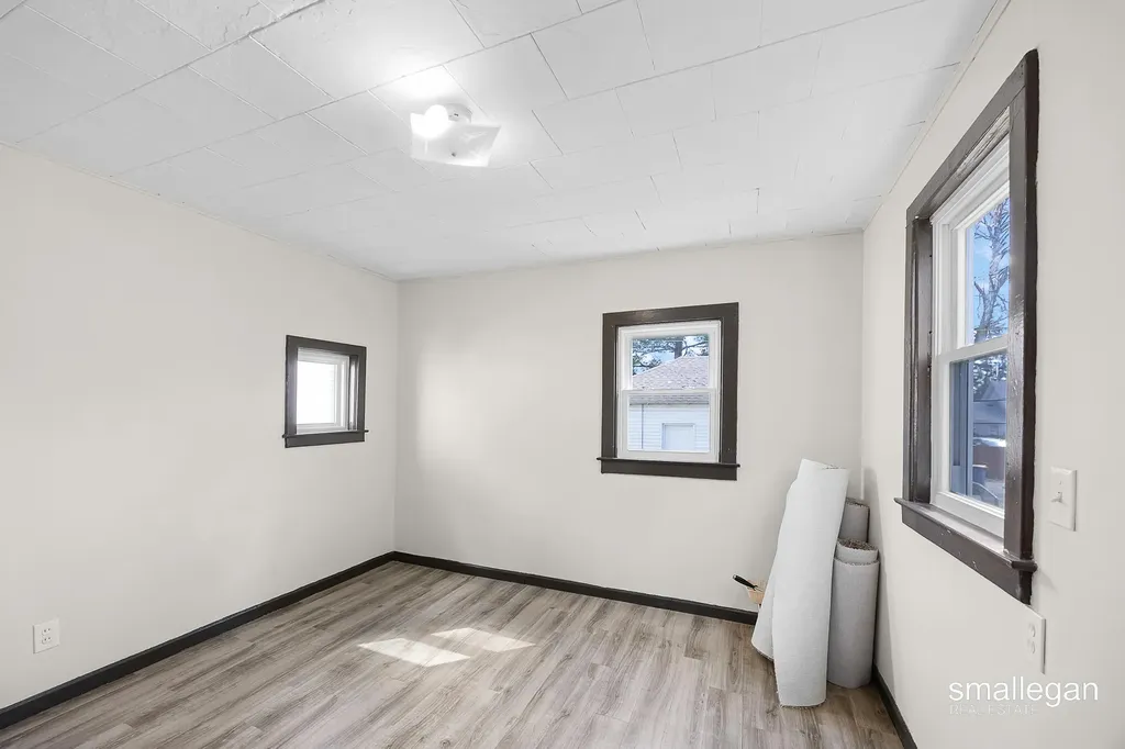 1010 Alpine Avenue NW Grand Rapids City MI 49504