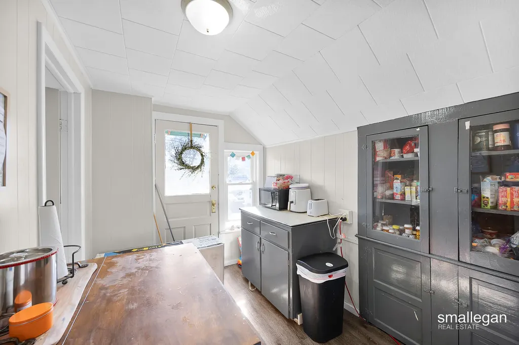 1010 Alpine Avenue NW Grand Rapids City MI 49504