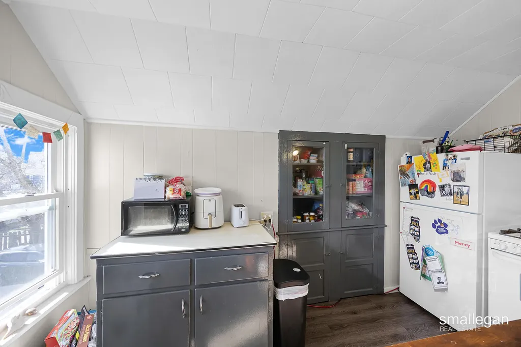 1010 Alpine Avenue NW Grand Rapids City MI 49504