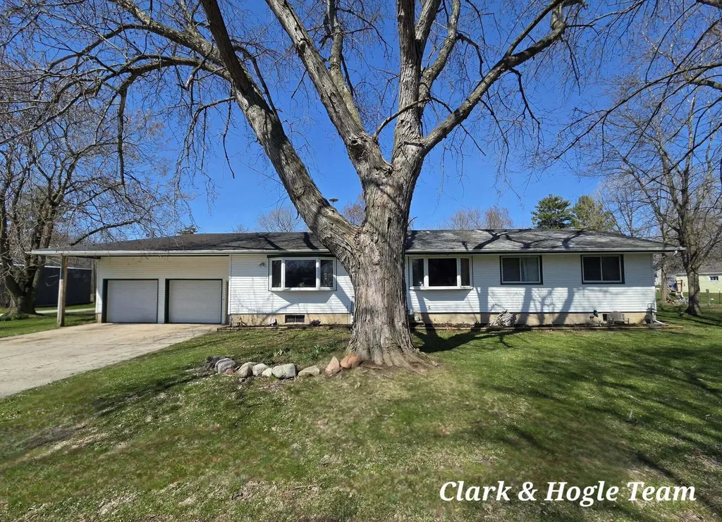 645 E Lyons Street Unknown City MI 48851