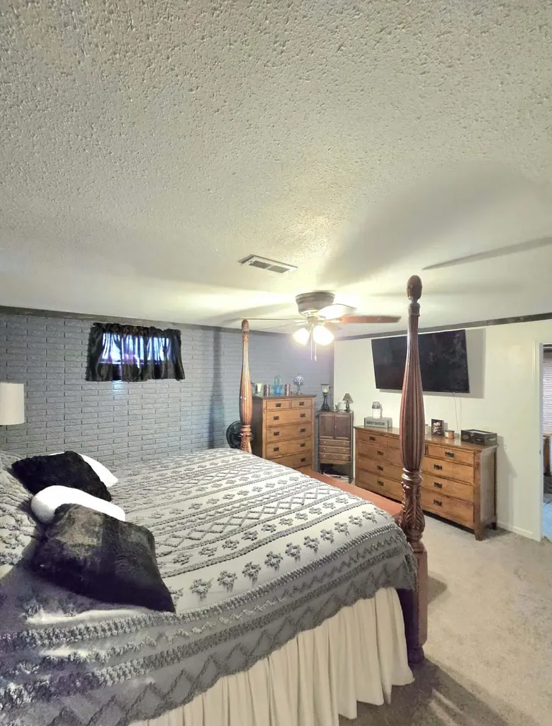 645 E Lyons Street Unknown City MI 48851