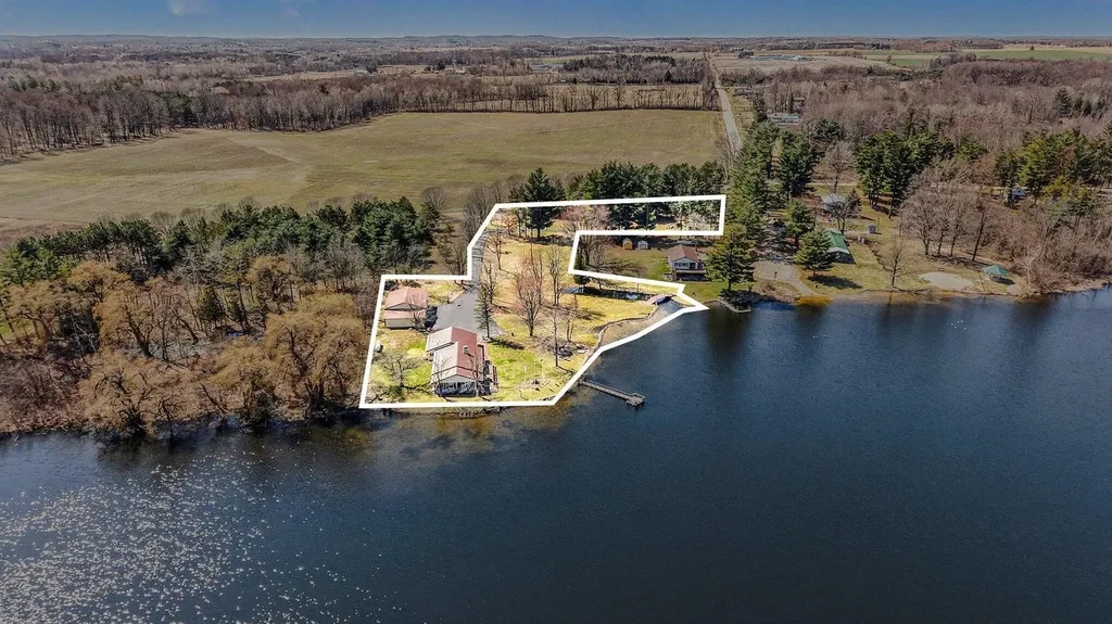 11235 W Broomfield Road Broomfield Township MI 49340