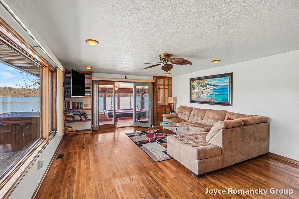11235 W Broomfield Road Broomfield Township MI 49340