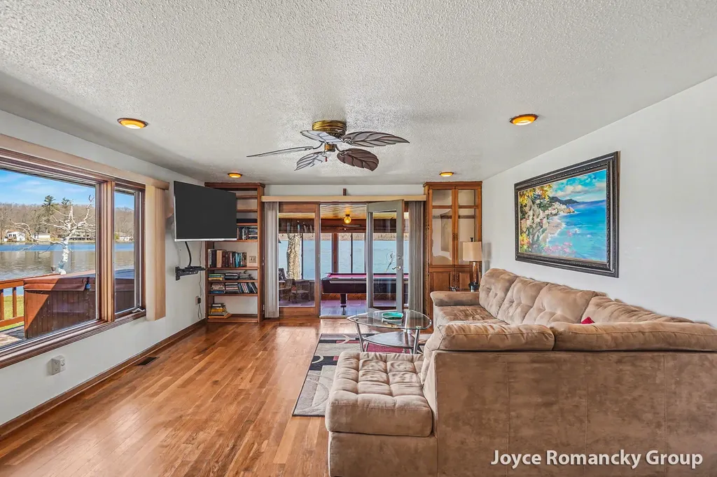 11235 W Broomfield Road Broomfield Township MI 49340