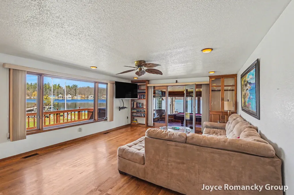 11235 W Broomfield Road Broomfield Township MI 49340