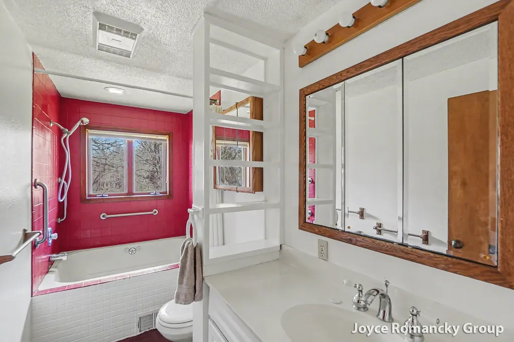 11235 W Broomfield Road Broomfield Township MI 49340