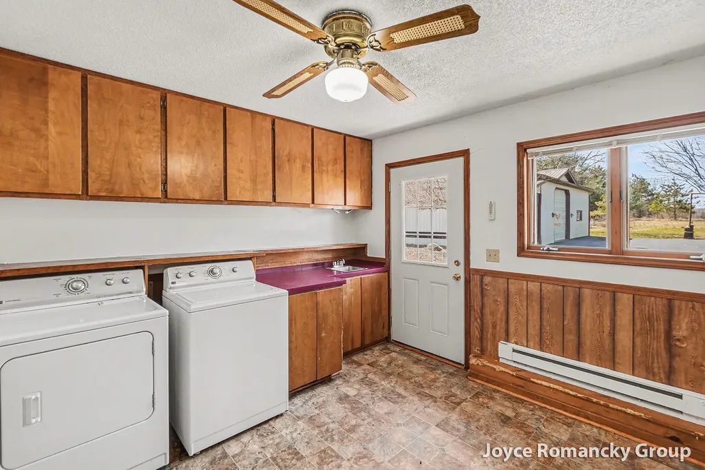 11235 W Broomfield Road Broomfield Township MI 49340