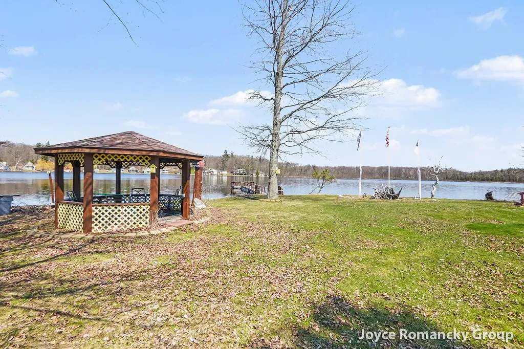 11235 W Broomfield Road Broomfield Township MI 49340