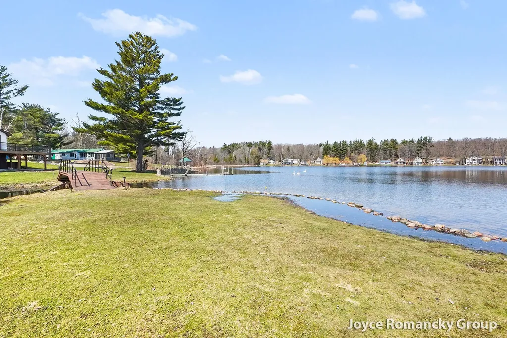 11235 W Broomfield Road Broomfield Township MI 49340