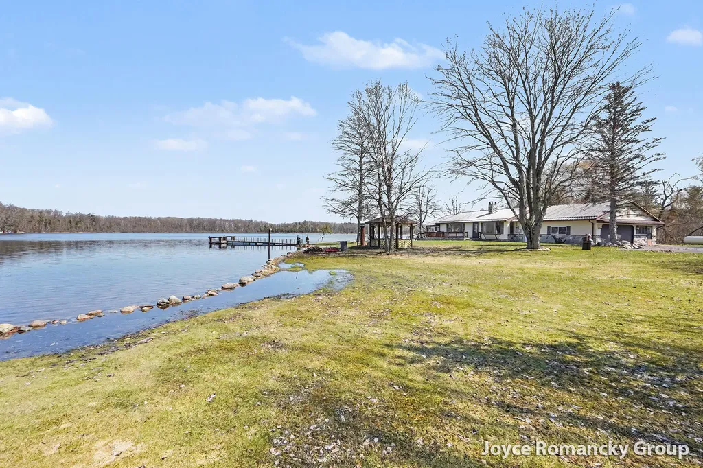 11235 W Broomfield Road Broomfield Township MI 49340
