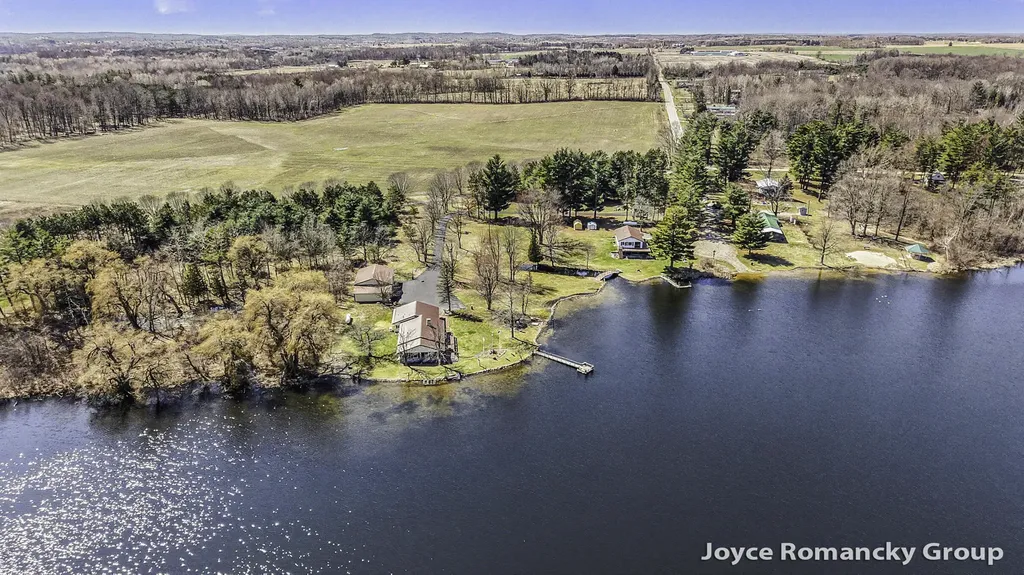 11235 W Broomfield Road Broomfield Township MI 49340