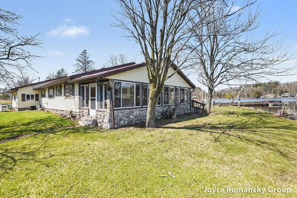 11235 W Broomfield Road Broomfield Township MI 49340
