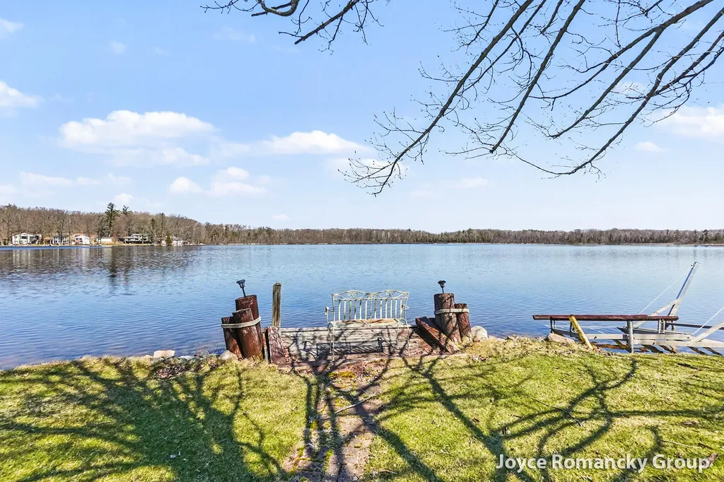 11235 W Broomfield Road Broomfield Township MI 49340