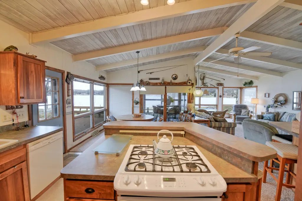 9471 Peninsula Drive Morton Township MI 49332