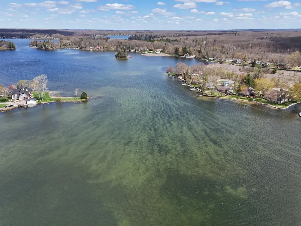 9471 Peninsula Drive Morton Township MI 49332