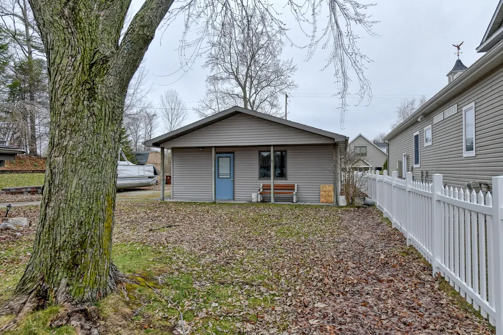 9471 Peninsula Drive Morton Township MI 49332