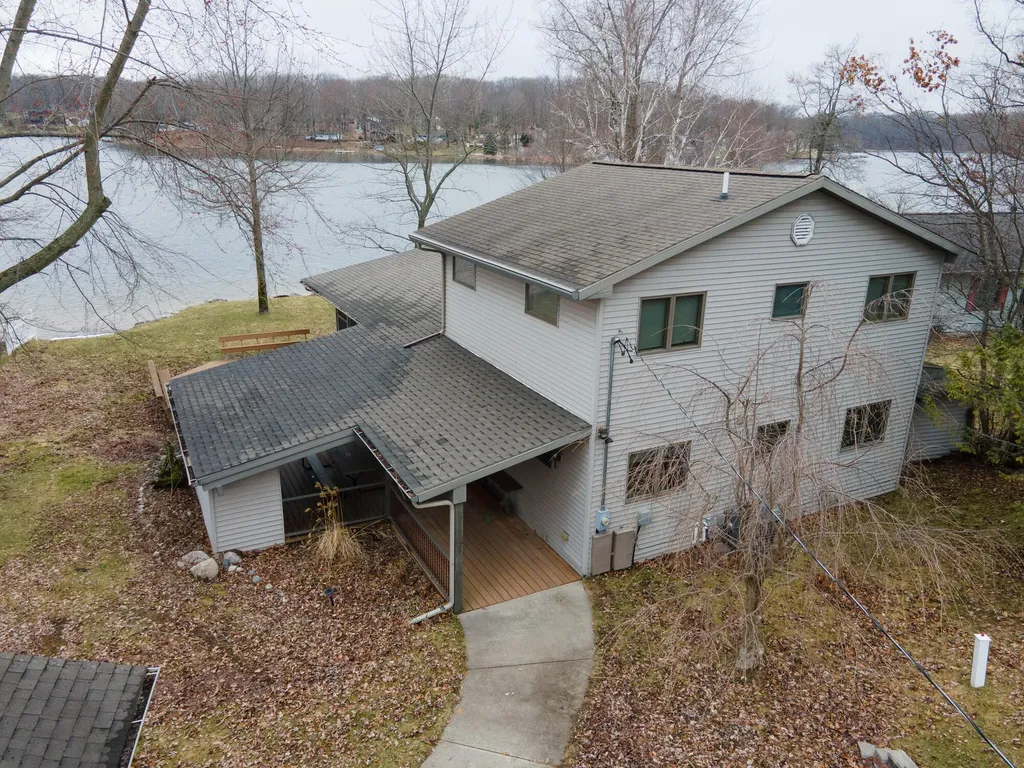9471 Peninsula Drive Morton Township MI 49332
