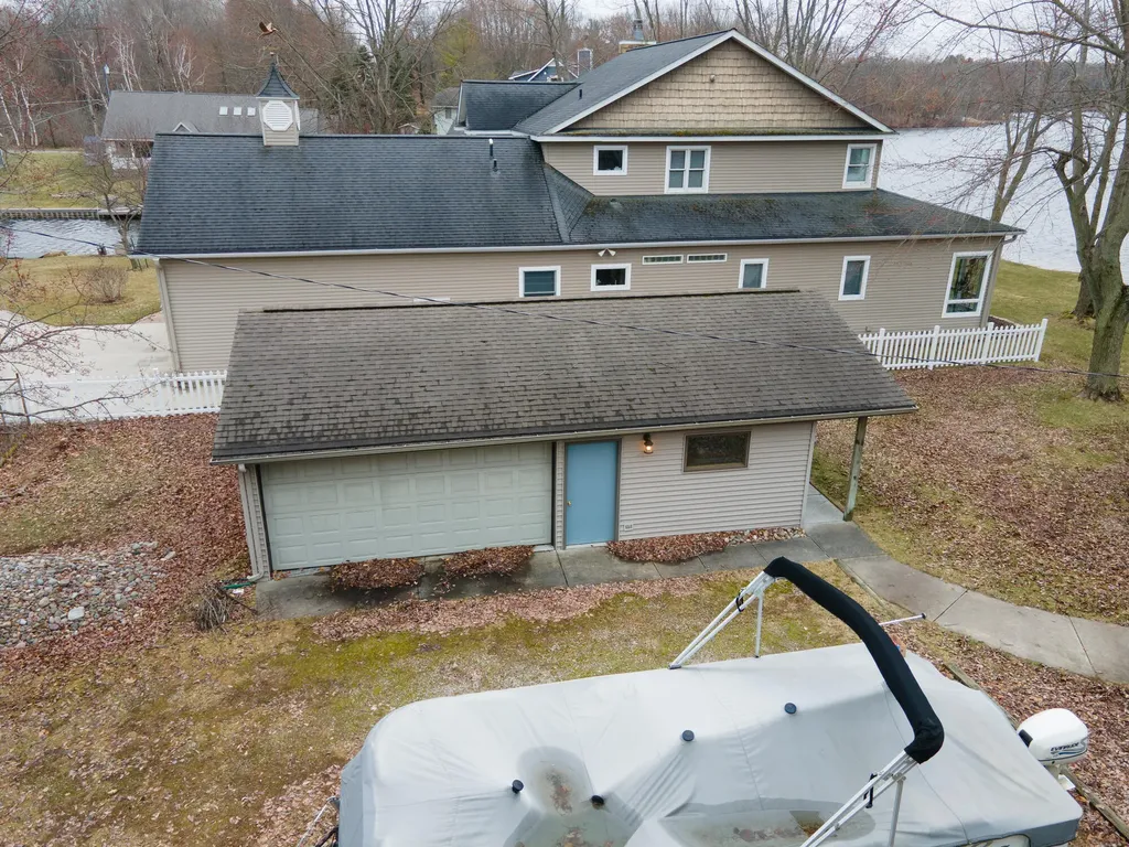 9471 Peninsula Drive Morton Township MI 49332