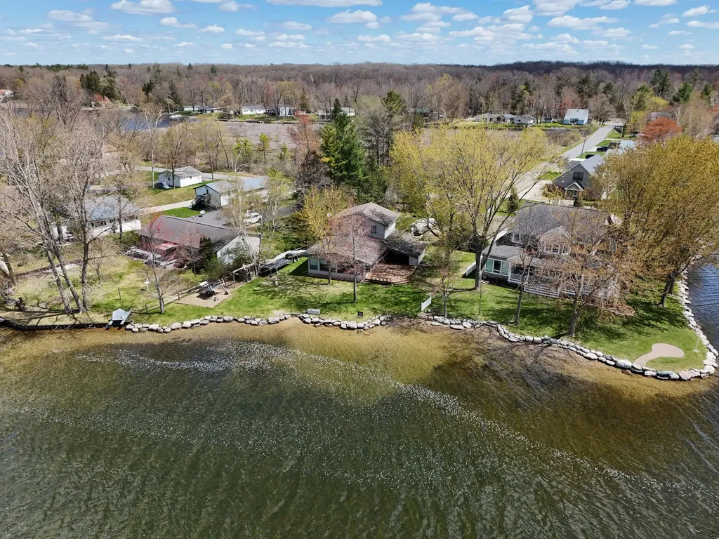 9471 Peninsula Drive Morton Township MI 49332