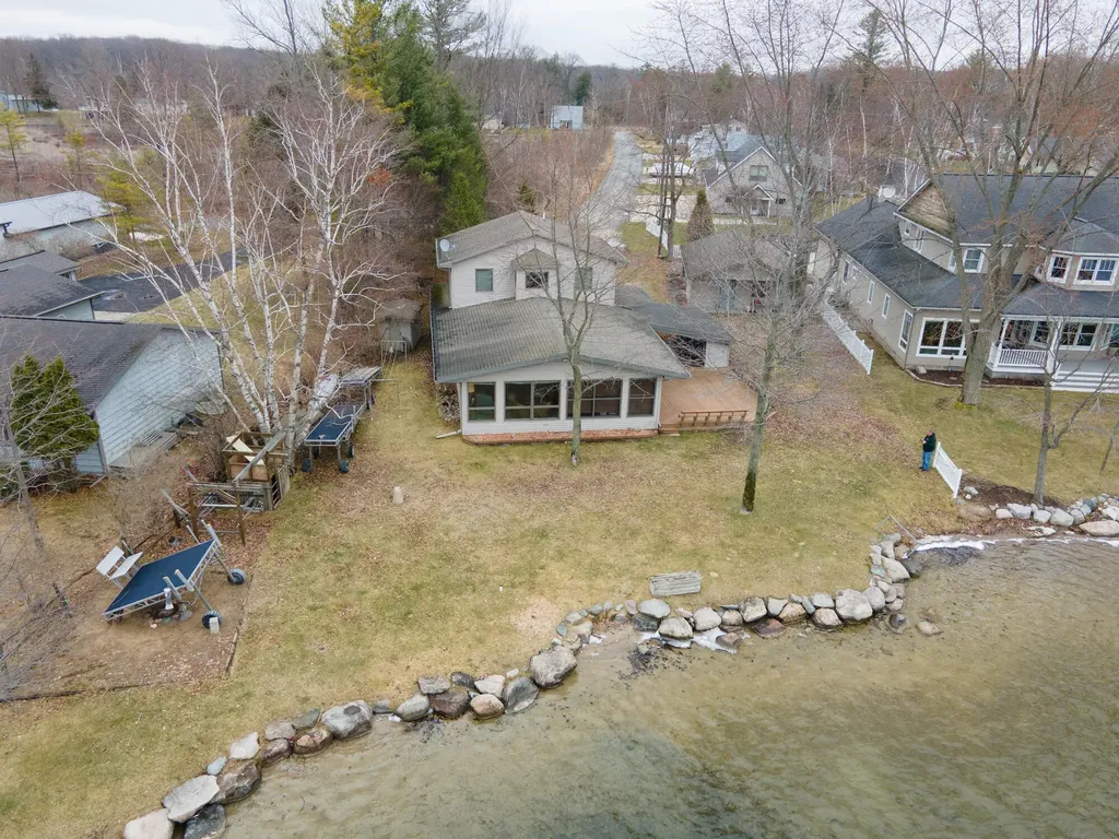 9471 Peninsula Drive Morton Township MI 49332
