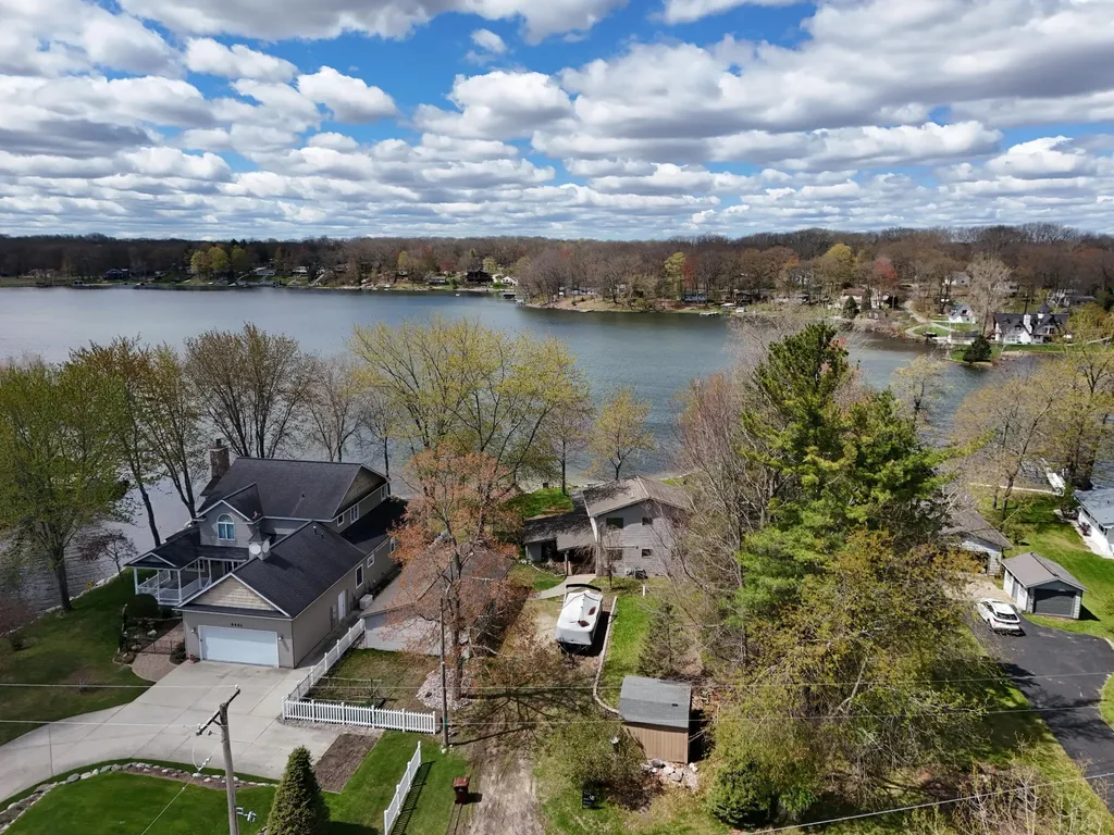 9471 Peninsula Drive Morton Township MI 49332