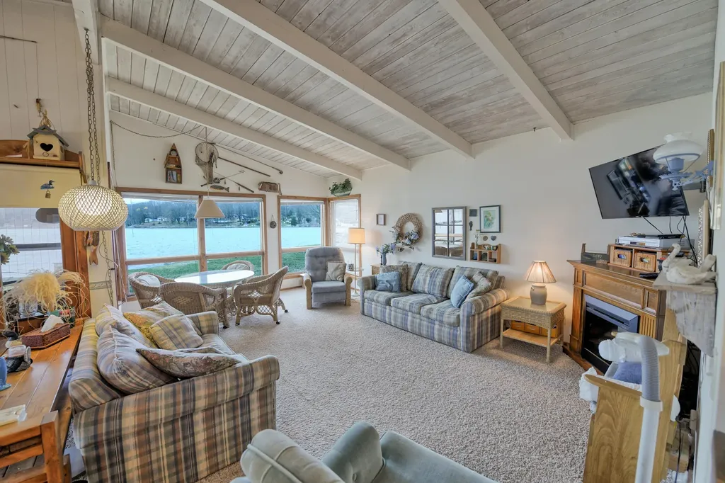 9471 Peninsula Drive Morton Township MI 49332