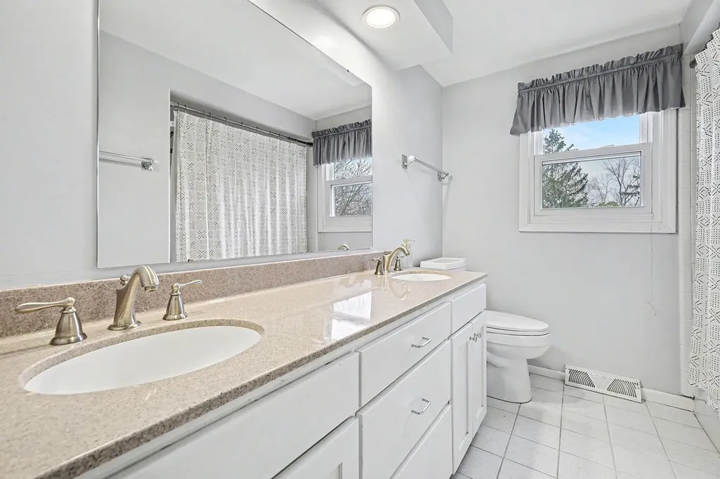 2211 Ridgewood Avenue SE Grand Rapids City MI 49546