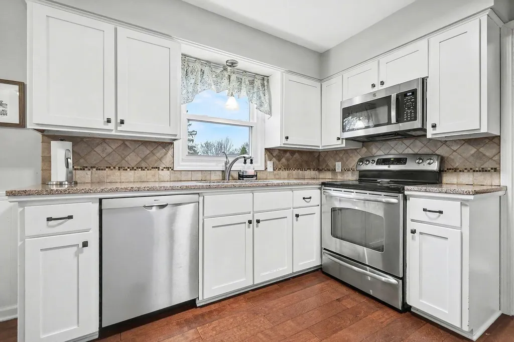 2211 Ridgewood Avenue SE Grand Rapids City MI 49546