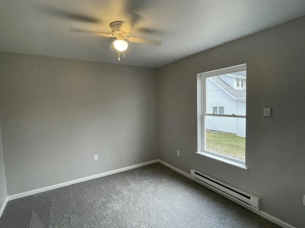 913 Pine Avenue Alma City MI 48801