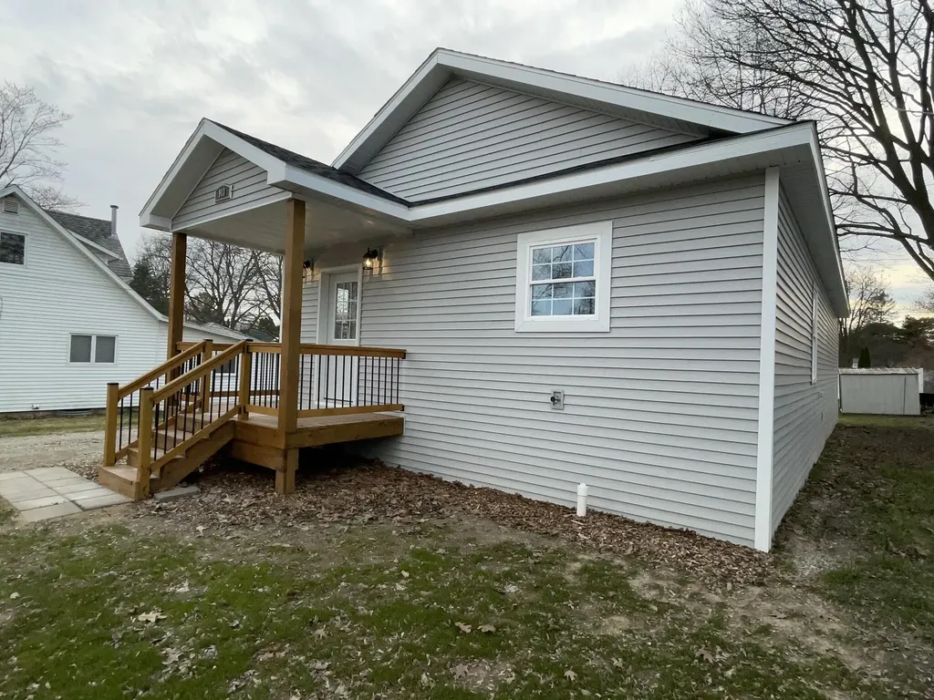913 Pine Avenue Alma City MI 48801