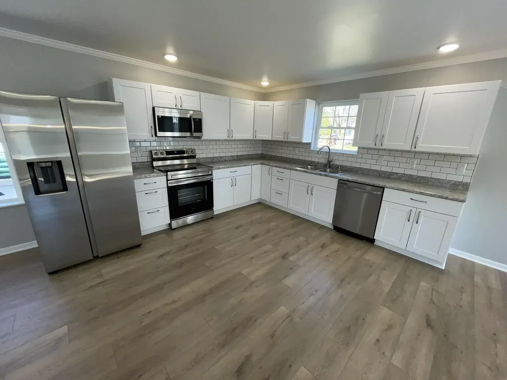 913 Pine Avenue Alma City MI 48801